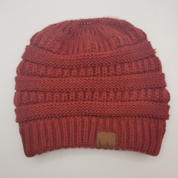 C.C Exclusives Beanie Hat Cap Womens Red Chunky Cable Knit Adult Skiwear Ski - Picture 3 of 9